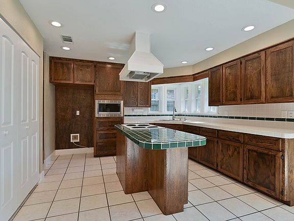 5th image of 4213 Warwick Ln