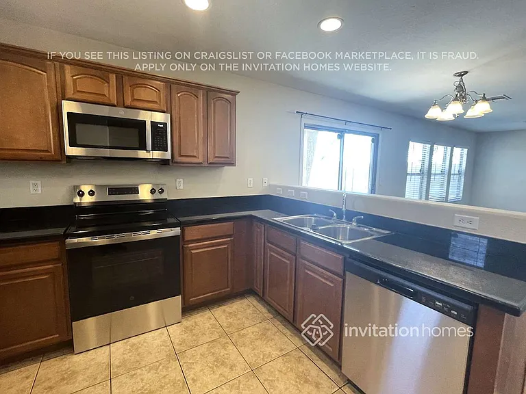 7811 S 63rd Dr — Photo 7