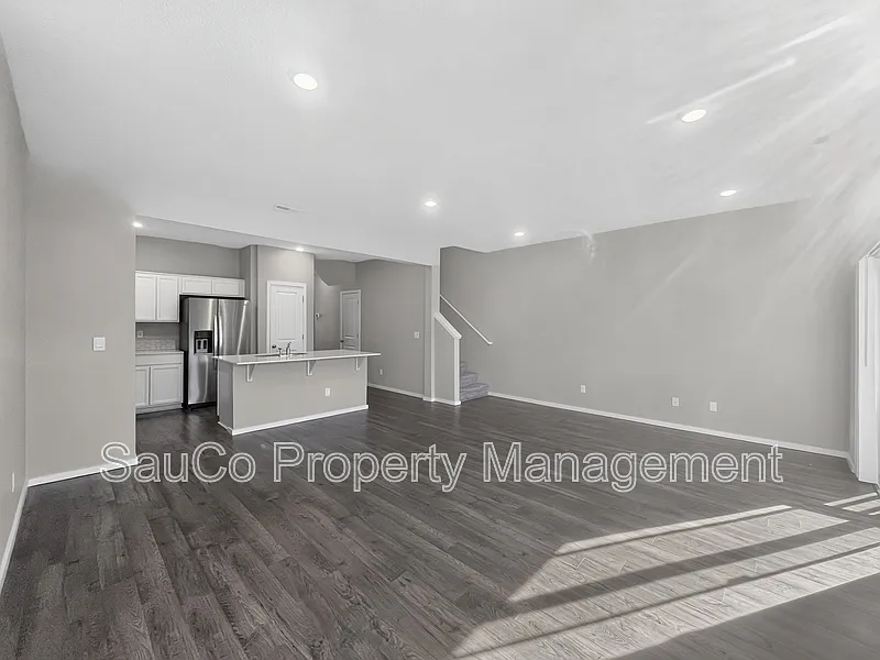 3 bed, 2.5 bath, 1470 sqft, $2,200 — Photo 3