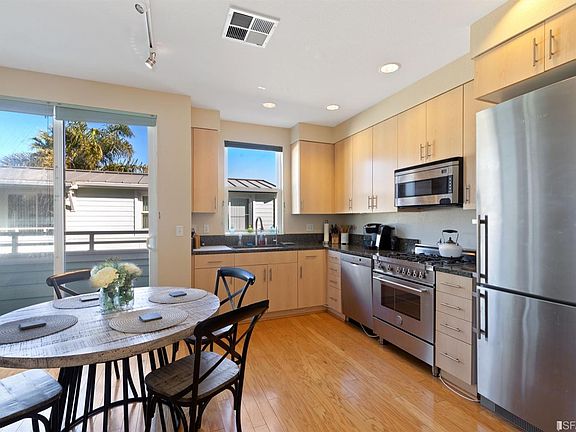 3rd image of 1066 41st Ave Unit C203