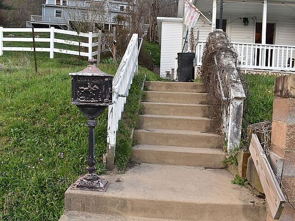 5th image of 26 Spring St