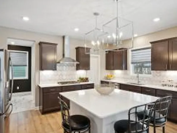 1905 Balsam Dr, Carver, MN 55318