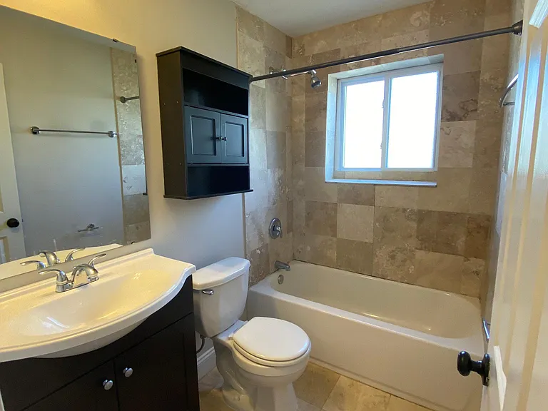 614 Forest Ct #1N — Photo 11