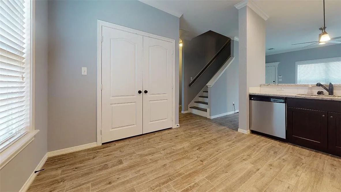 301 Sw Pkwy — Photo 4