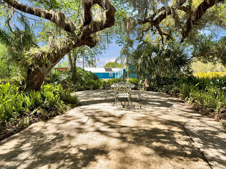 245 Country Circle Dr E — Photo 37