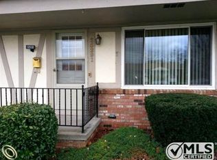 25291 Potomac Dr, South Lyon, MI 48178