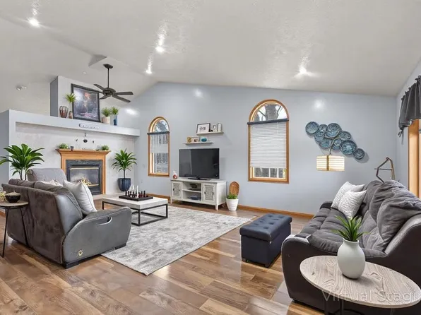 2130 55th St, Columbus, NE 68601