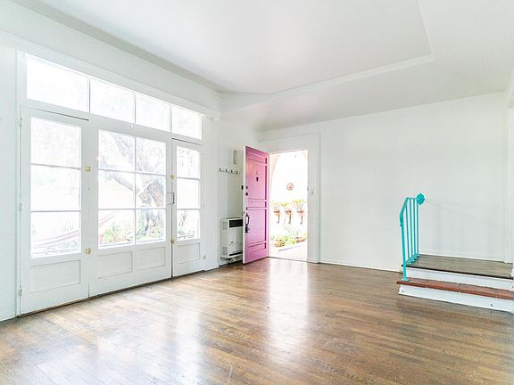 4th image of 559 N Alexandria Ave #C