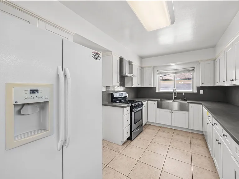 223 S Altura Rd — Photo 11
