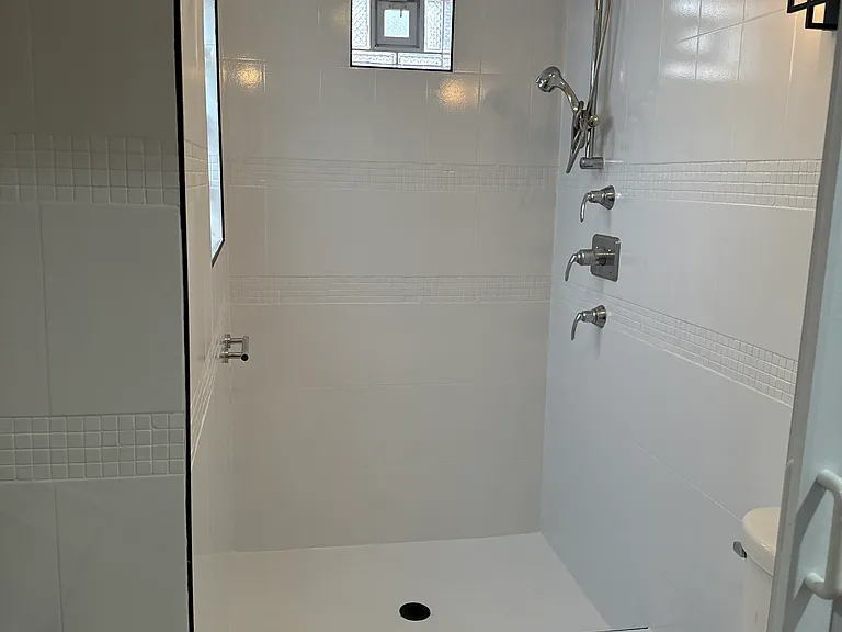 6339 S Vernon Ave — Photo 9