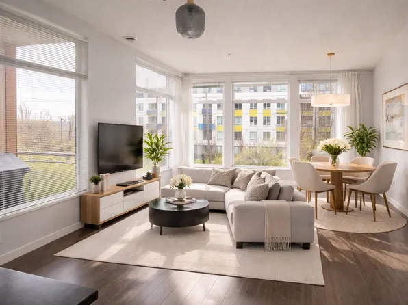 3263 Pierview Cres #302, Vancouver, BC V5S 0A9