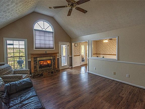 3rd image of 529 Gold Crest Dr