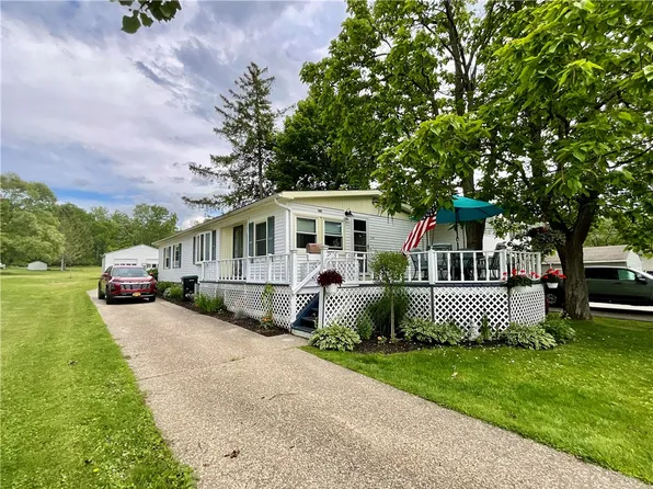 4753 E Lake Rd, Livonia, NY 14487