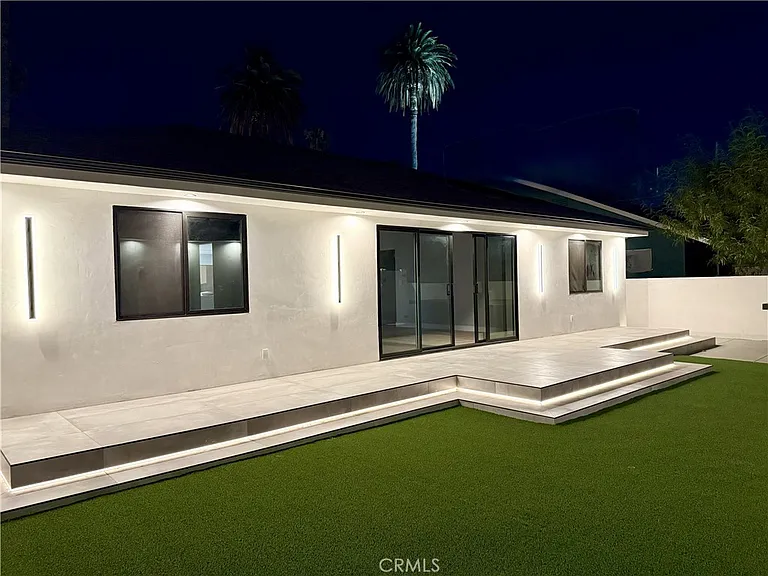 20522 Sherman Way — Photo 43