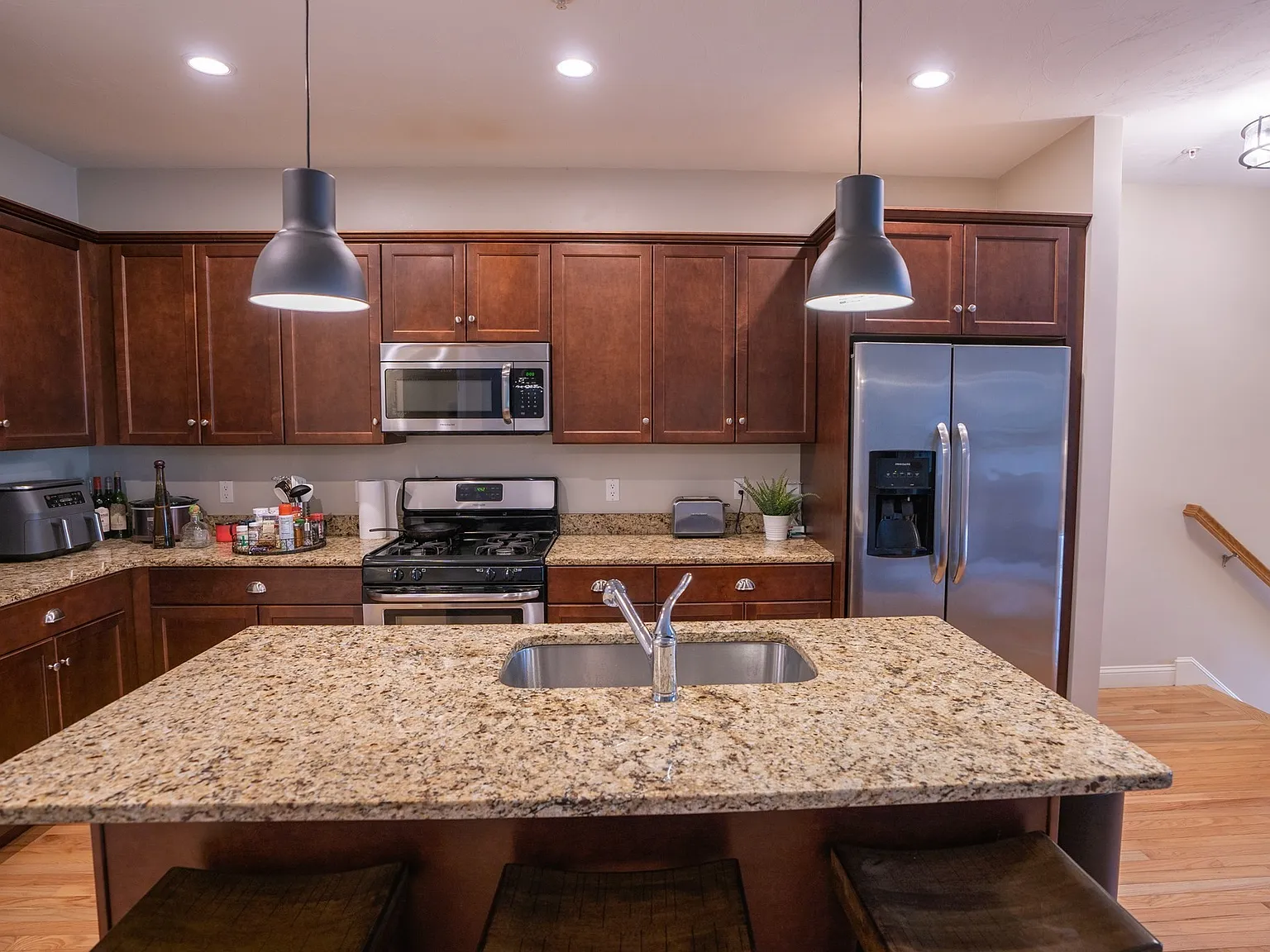 2 bed, 2.5 bath, 2000 sqft, $4,200 — Photo 4