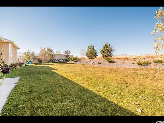 3rd image of 1811 N Goldenrod Way