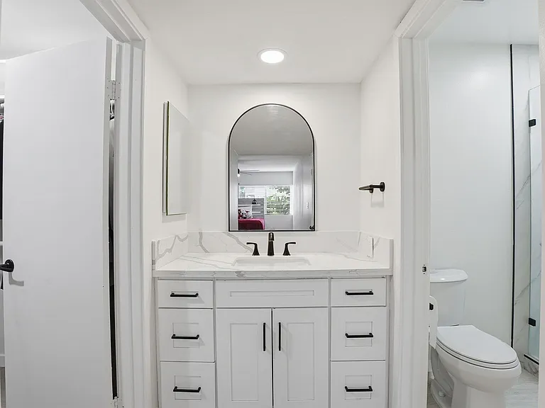 6864 Hyde Park Dr #C — Photo 10