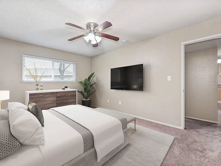 Briggsmore Apartments — Photo 8