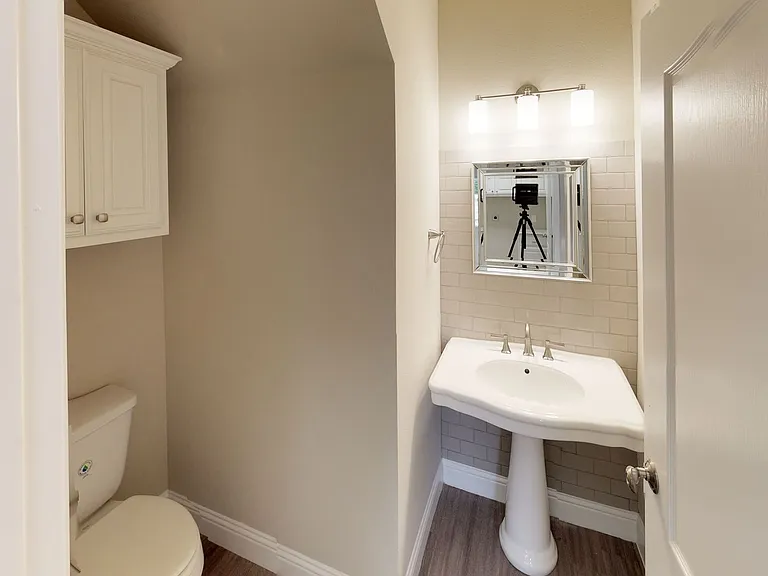 1003 Avenue A — Photo 25