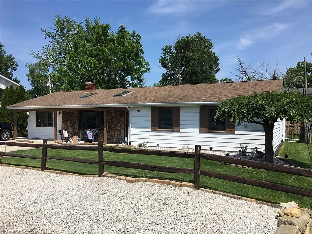 311 Woodridge Rd photo 1