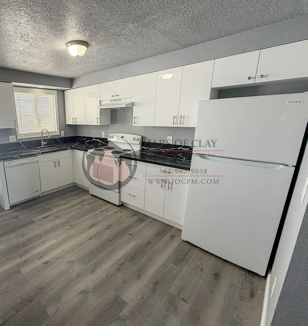 Park Ave Apts #2025-1736 — Photo 2
