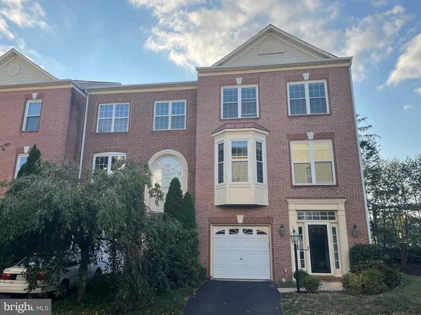12968 Wood Crescent Cir, Herndon, VA 20171