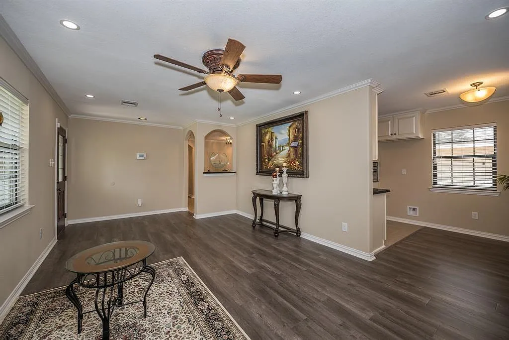 3 bed, 2.0 bath, 1276 sqft, $2,200 — Photo 4