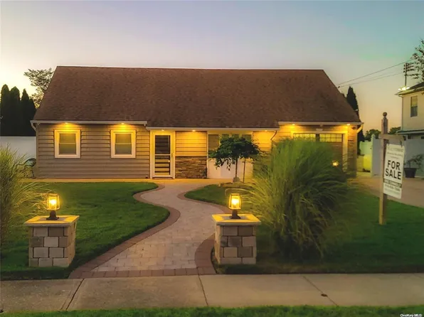 (undisclosed Address), Bohemia, NY 11716