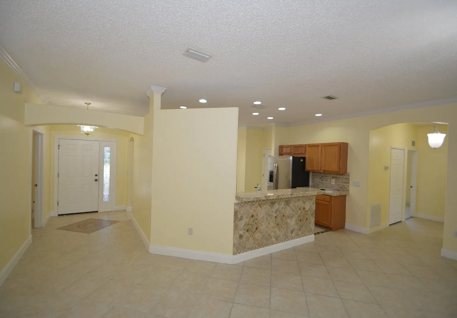 3 bed, 2.0 bath, 1846 sqft, $1,900 — Photo 2