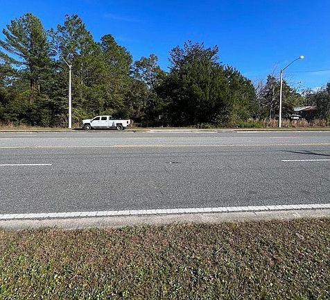 4th image of 2747 N Us Highway 441