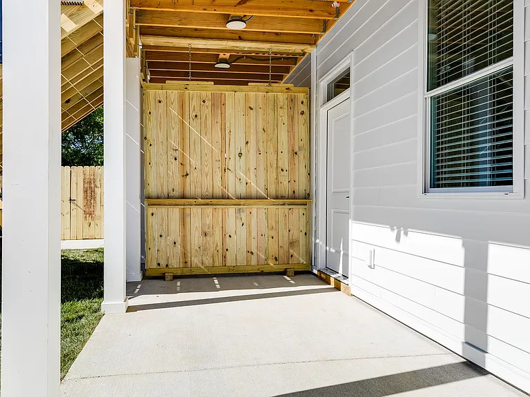 1139 N 29th St — Photo 13