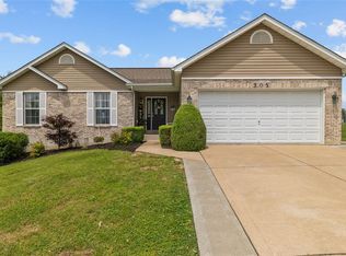 305 Caroline Ct, Winfield, MO 63389