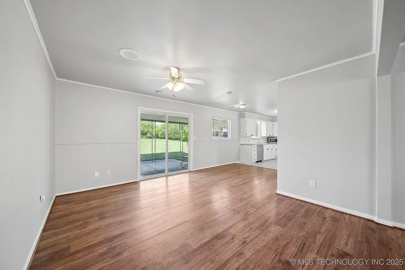 3 bed, 1.5 bath, 1359 sqft, $1,600 — Photo 3