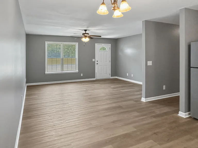 2215 Moran St — Photo 2