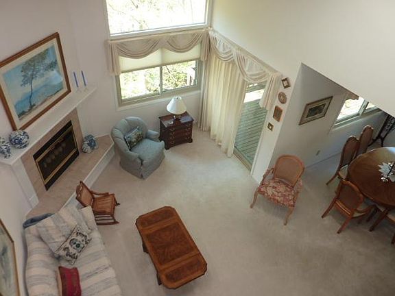 4th image of 10 Big Oak Ln