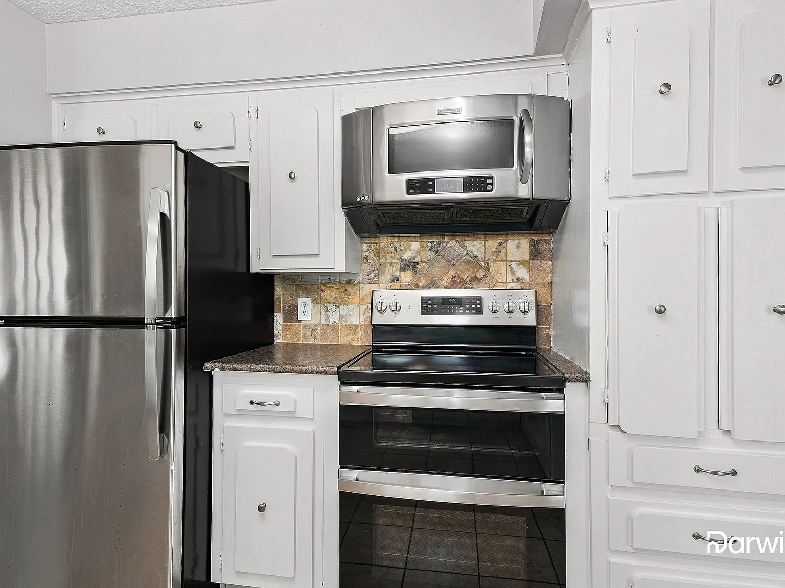 4 bed, 2.0 bath, 2454 sqft, $2,565 — Photo 3