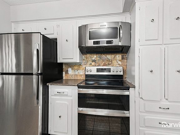 3rd image of 408 Cavender Ct