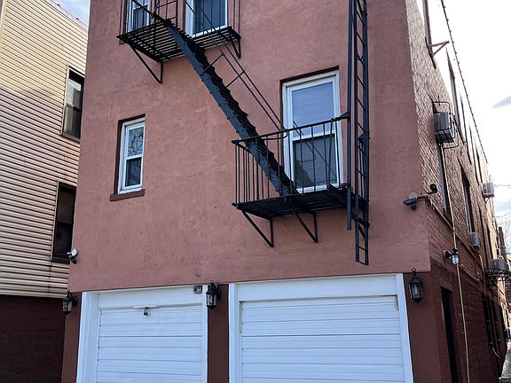 2nd image of 1971 Chatterton Ave APT 1