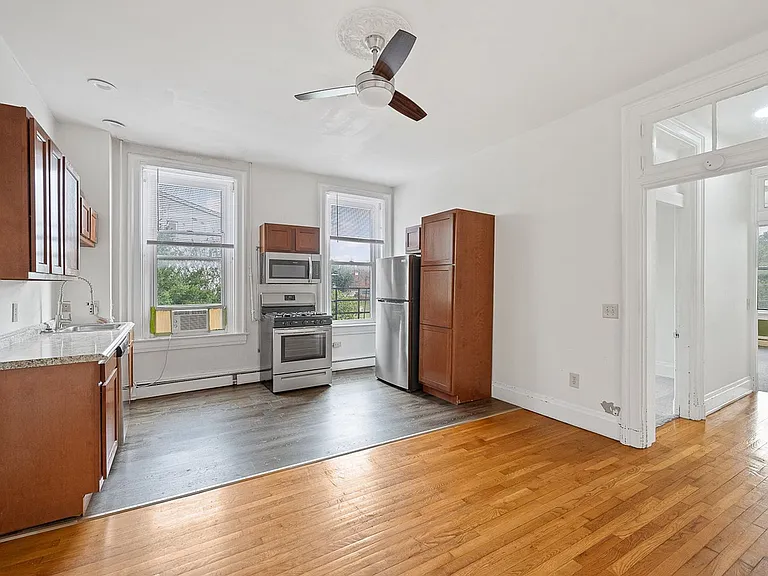 2419 Vine St #5 — Photo 3