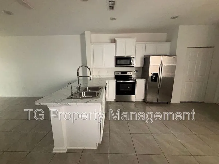 9015 Gifford Dr — Photo 6