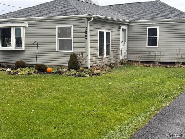 3007 Coomer Rd, Newfane, NY 14108