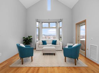 301 Harbour Town Dr APT 402, Madison, WI 53717