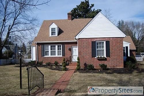 2nd image of 1501 Parkland Dr