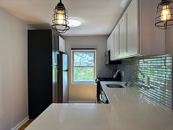 4th image of 75-77 Clendenny Ave #3C