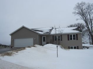 E11631 Pen Marc Ct, Baraboo, WI 53913