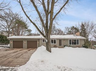 909 Aspen Dr, Burnsville, MN 55337