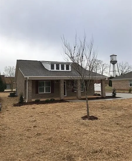 716 E Catawba St — Photo 2