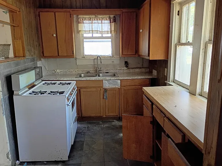 411 S Mill St — Photo 4