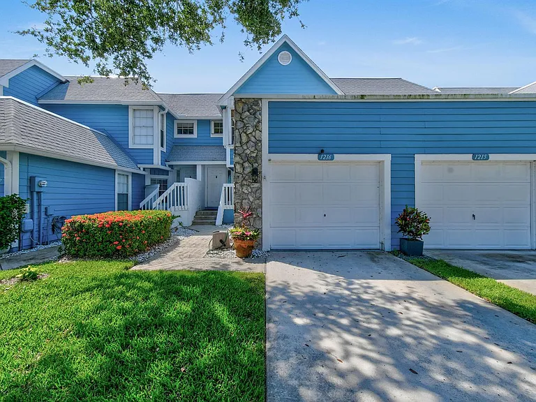1216 Ocean Dunes Cir — Photo 2