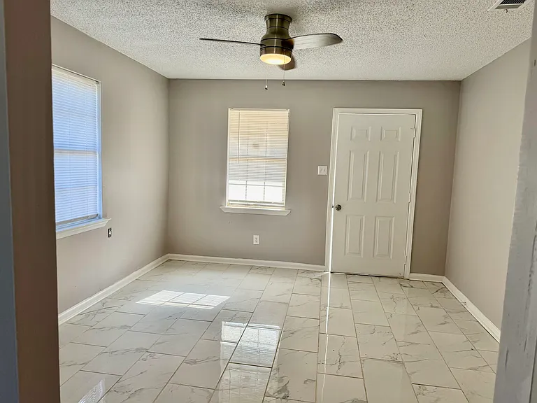 2215 Henrietta Rd — Photo 9